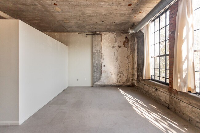 Building Photo - Graphic Arts Lofts