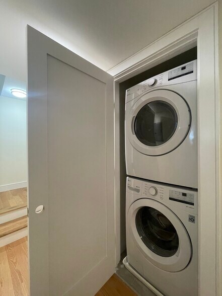 Building Photo - 23 Cameron St