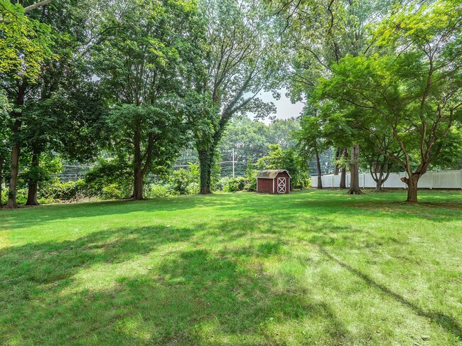 Building Photo - 65 Beechwood Dr