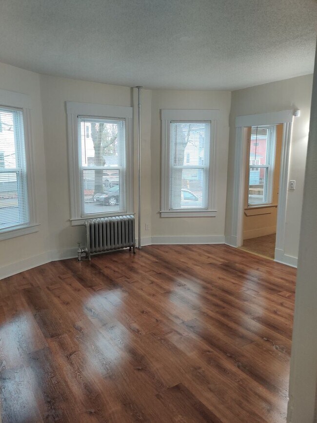 Building Photo - 256 White St