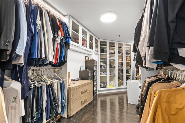 Building Photo - 520 Brickell Key Dr