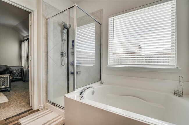 Building Photo - 2724 Pease Dr