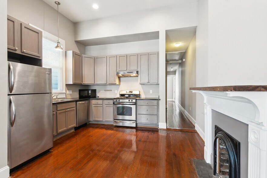 Building Photo - 723 4th St