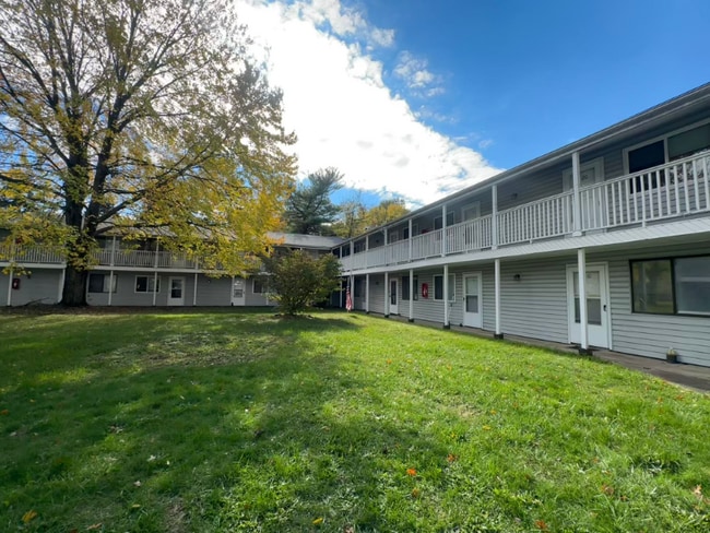 Building Photo - 516 Massillon Rd