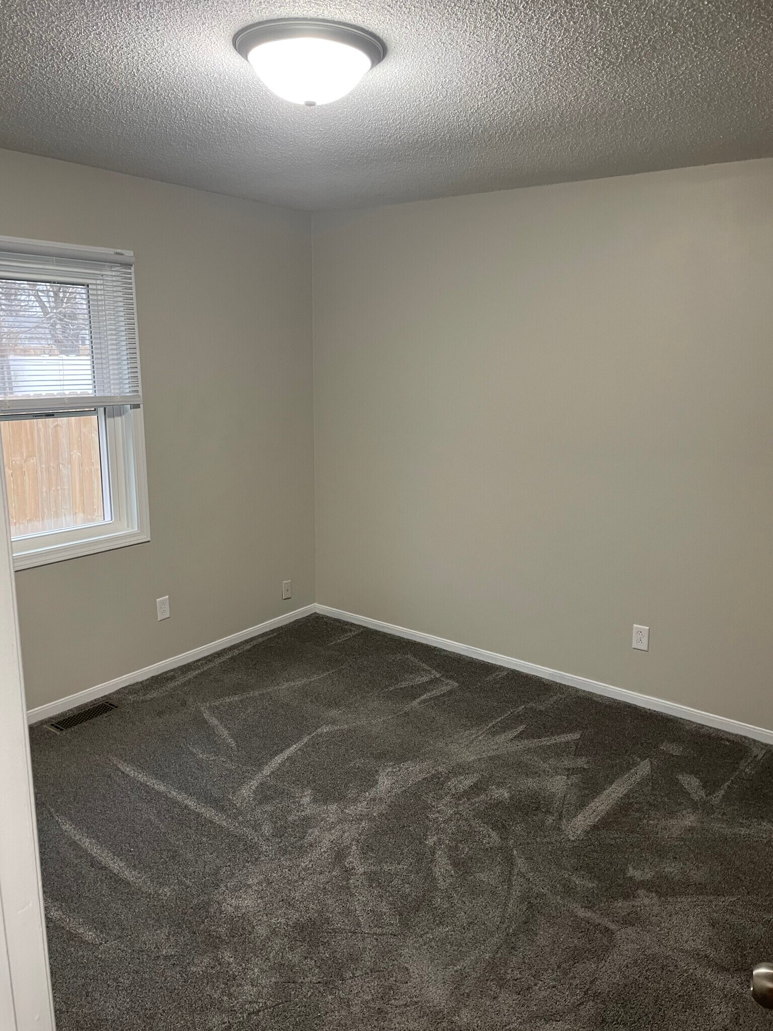 Building Photo - 714 Park Ave