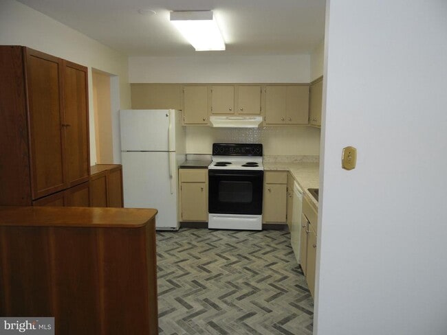 Building Photo - 1602 Raintree Ln