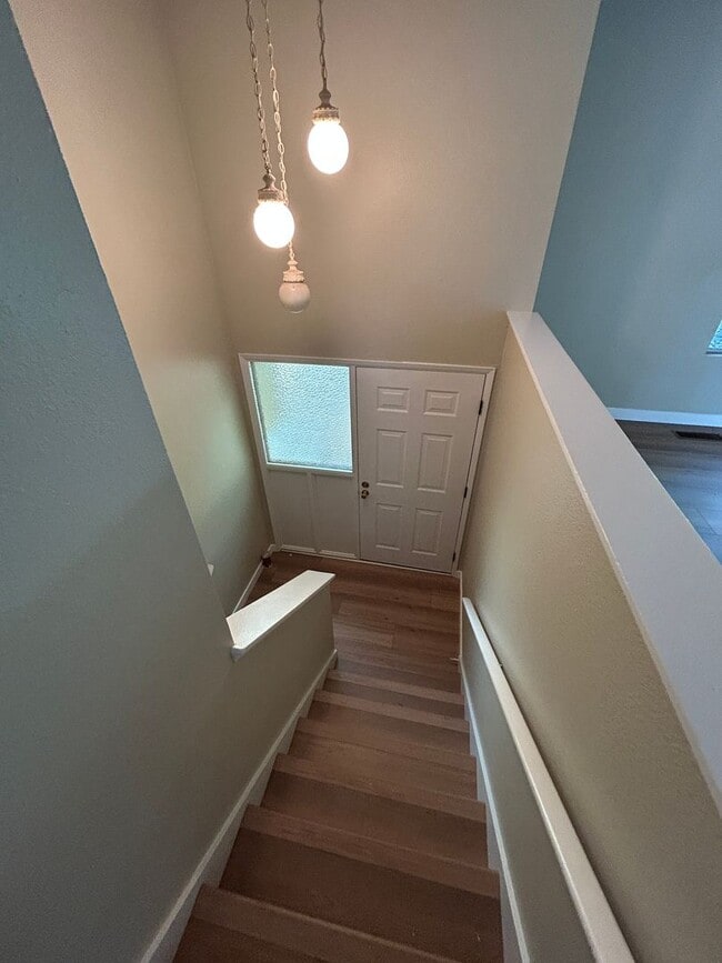 Building Photo - Renovated 3 Bed, 2.5 bath home w/2-car gar...
