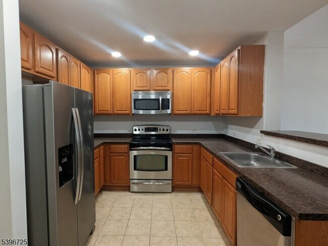 Building Photo - 1 Carriage City Plz