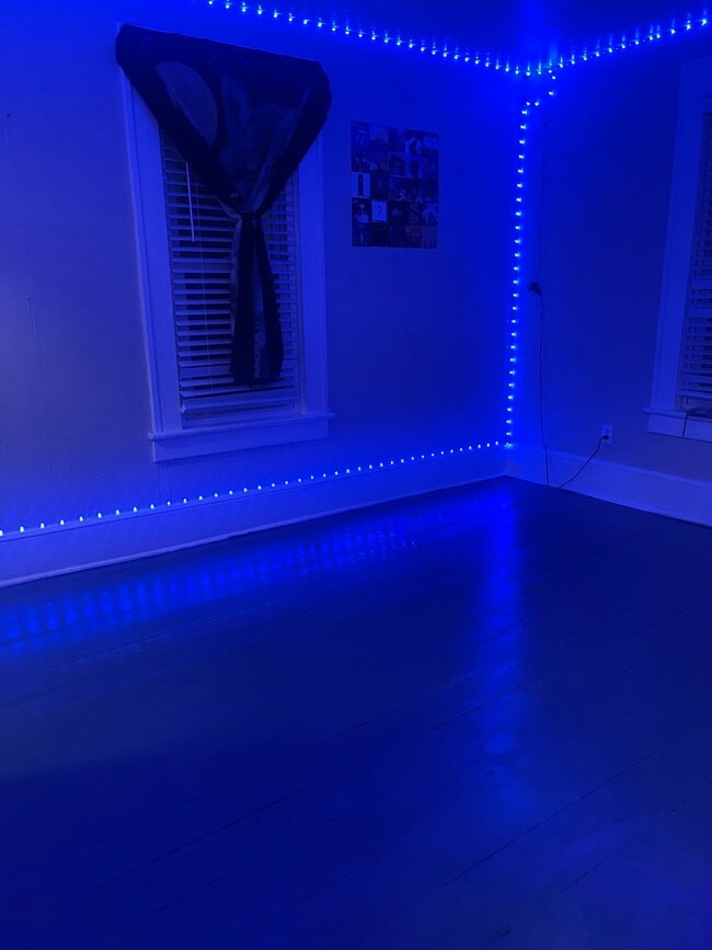 Building Photo - 1573 Mary St