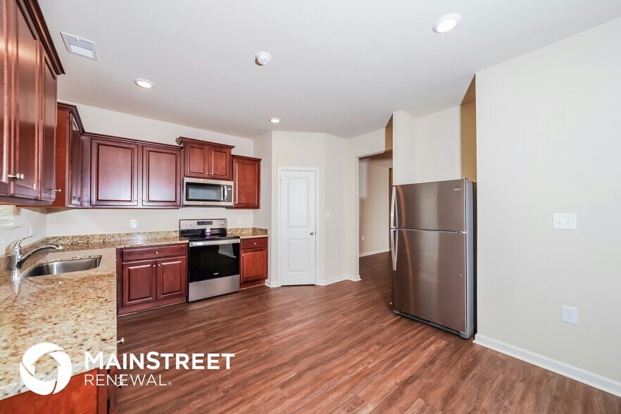 Building Photo - 595 Clover Cir