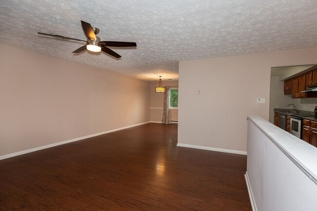 Building Photo - 4 Bed, 2.5 Bath Single Family Home in Winc...