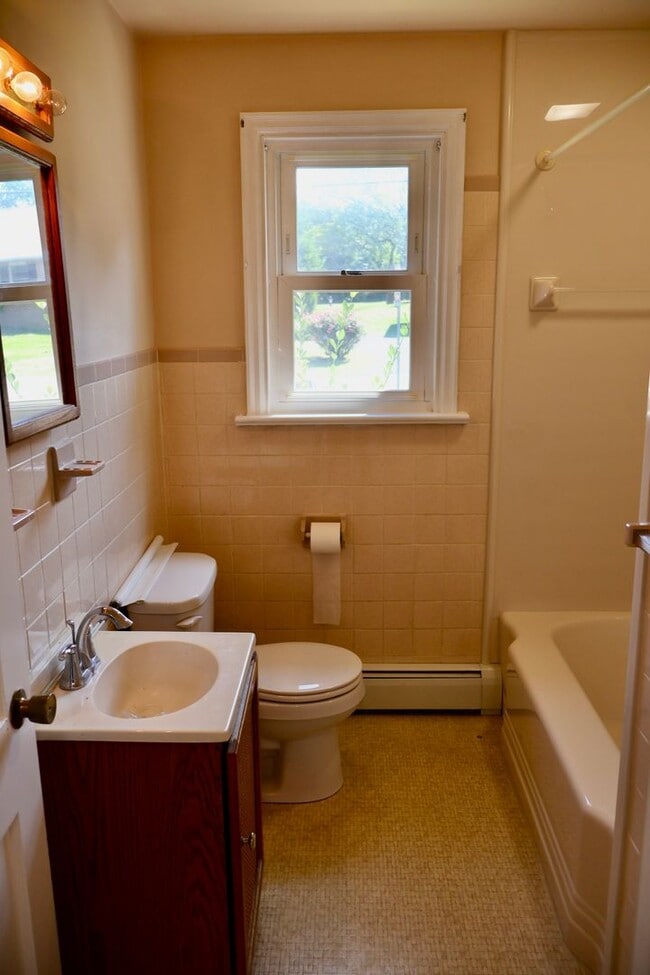 Building Photo - Bungalow in Penn Manor : 2bd/1ba