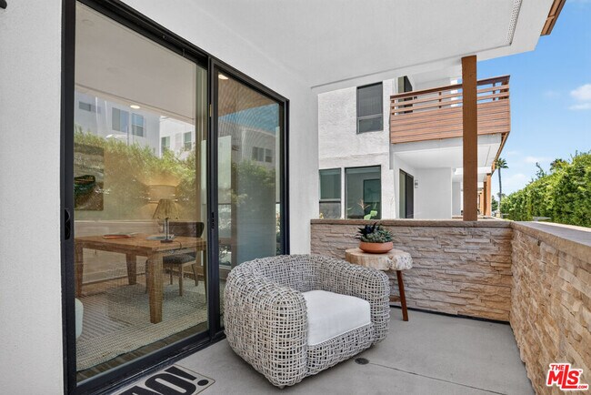 Building Photo - 1678 Topanga