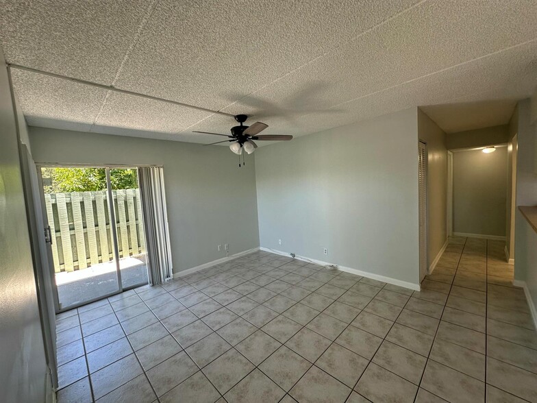 Building Photo - 1799 Fairview Villas Dr