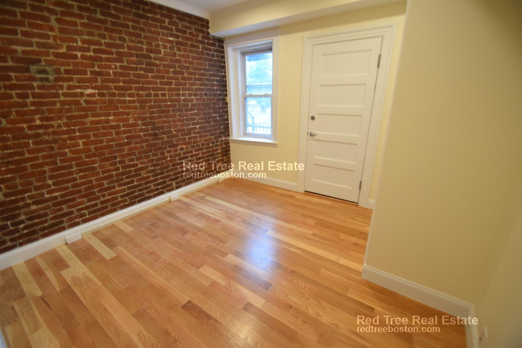 Building Photo - 1624 Beacon St