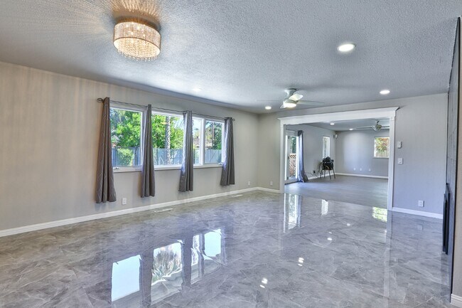 Building Photo - Saratoga single story home with Pool, and open Concept Living