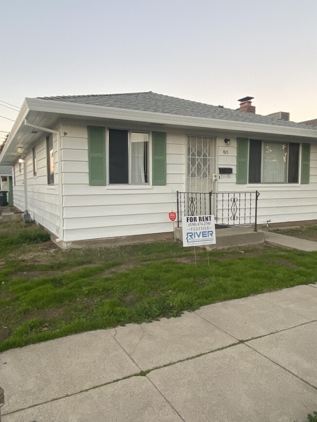 Building Photo - 815 8th St