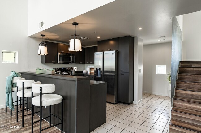 Building Photo - 1111 W University Dr