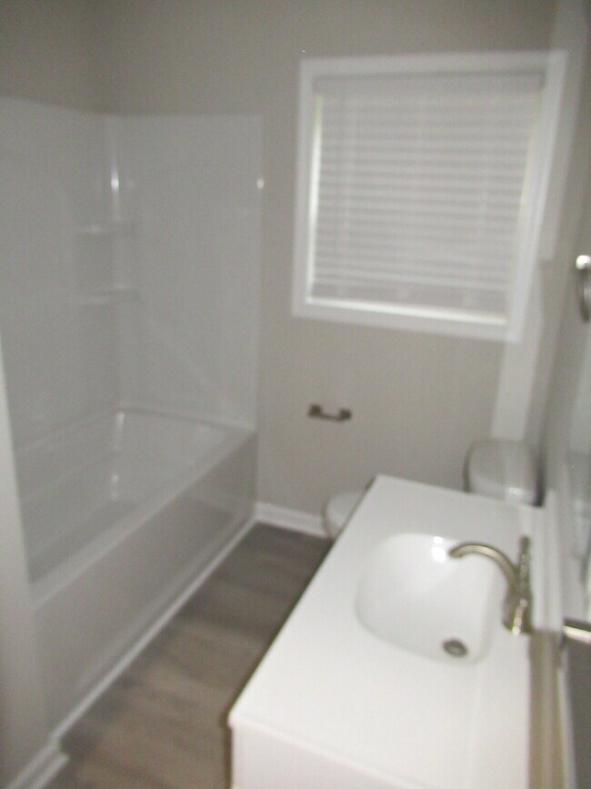 Building Photo - Newly Renovated Brick Duplexes in Lincolnt...