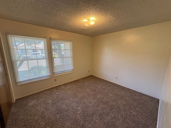 Building Photo - 4144