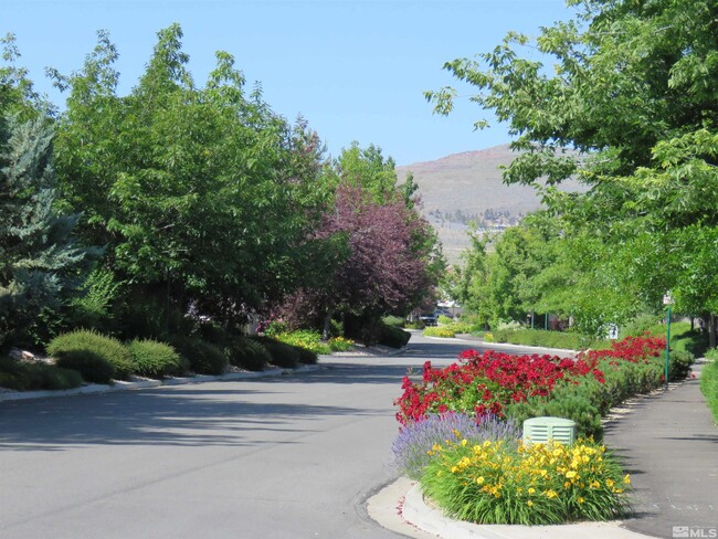 Building Photo - 480 Dartmoor Ct