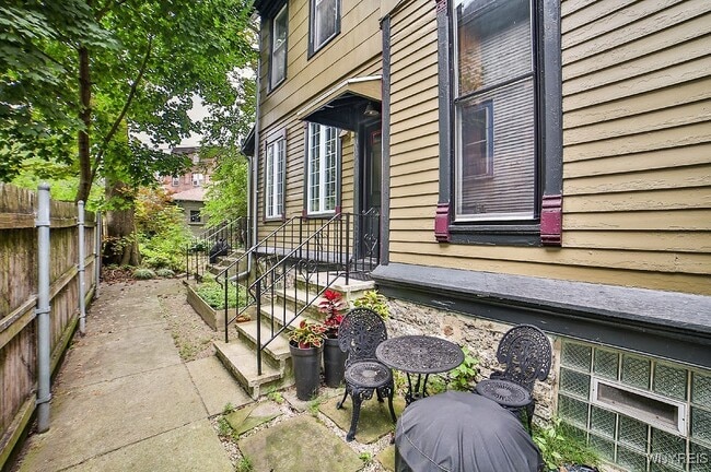 Building Photo - 298 Jersey St
