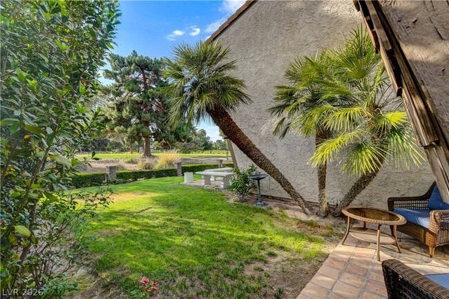 Building Photo - 3223 Pinehurst Dr