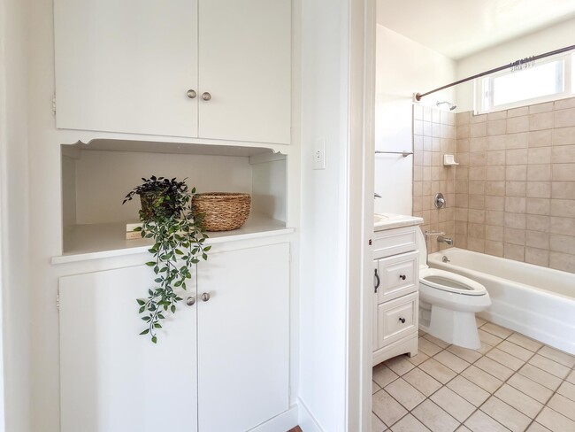 Building Photo - 2540 3rd Ave