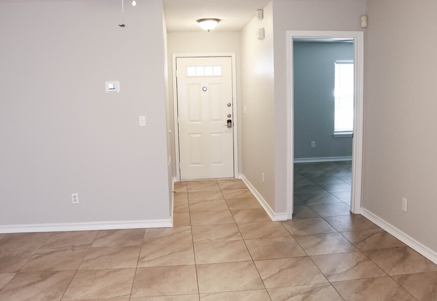 Entry Hall - 1013 Cupertino St