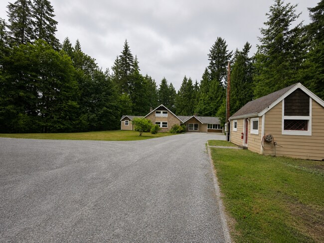 Building Photo - Private Arlington Retreat