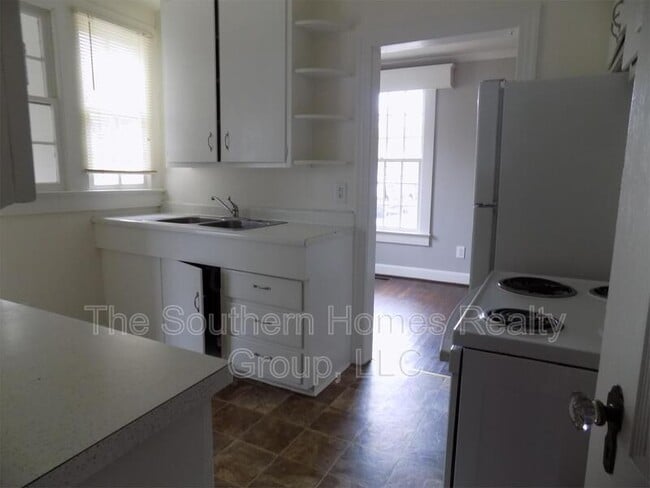 Building Photo - 306 Walker St