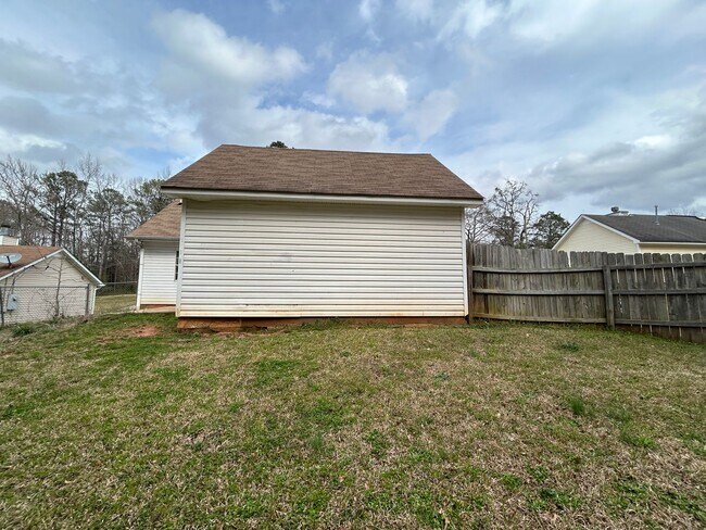 Building Photo - 6 Priscilla Dr