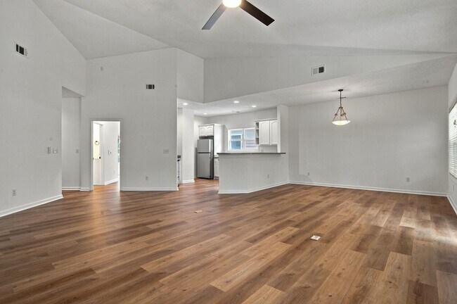 Building Photo - 13 Paddington Ln