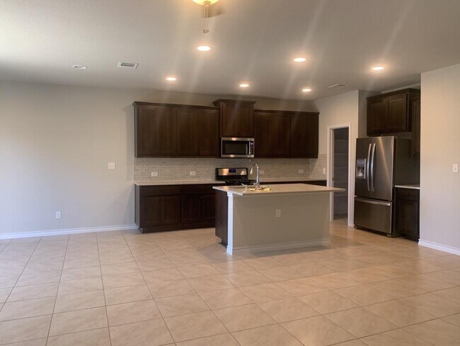 Building Photo - 6605 Verona Pl