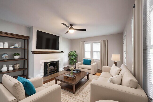 Building Photo - "Charming 3-Bedroom Retreat with Hardwood ...