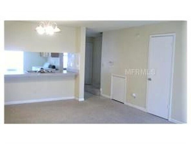 Building Photo - Beautiful Temple Terrace Townhome!