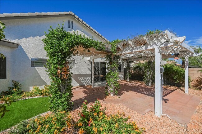 Building Photo - 490 Beaconwood St