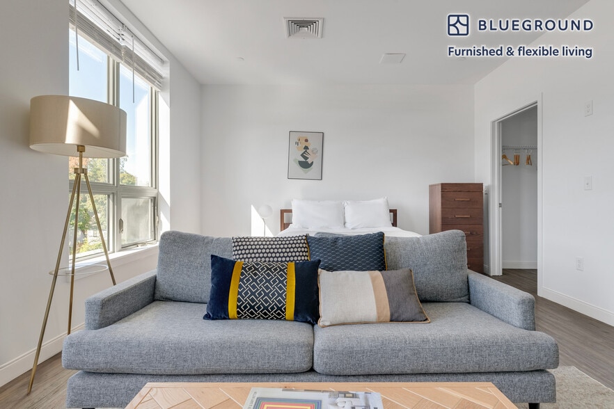 Building Photo - 845 Washington St