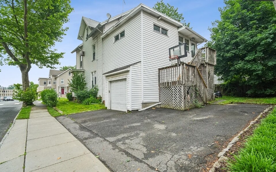 Building Photo - 102 2nd St