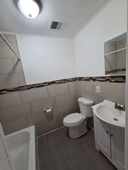 Bathroom - 167 Danforth Ave