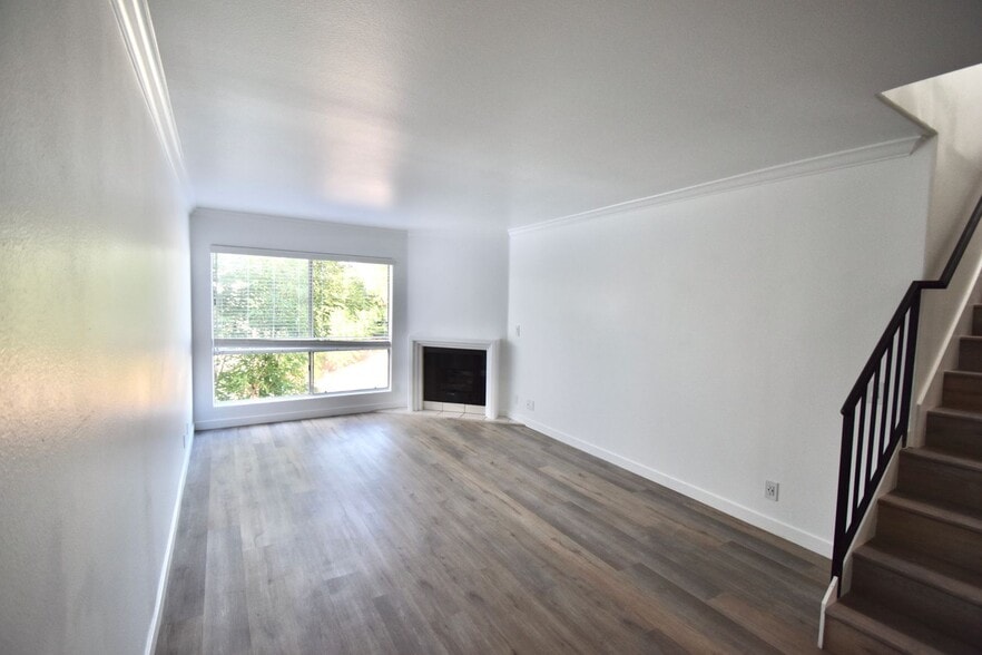 Building Photo - 6041 Fulton Ave