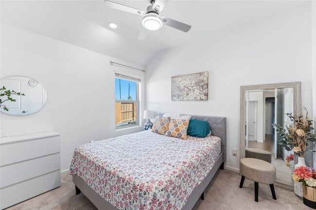 Building Photo - 30843 Boxwood Dr