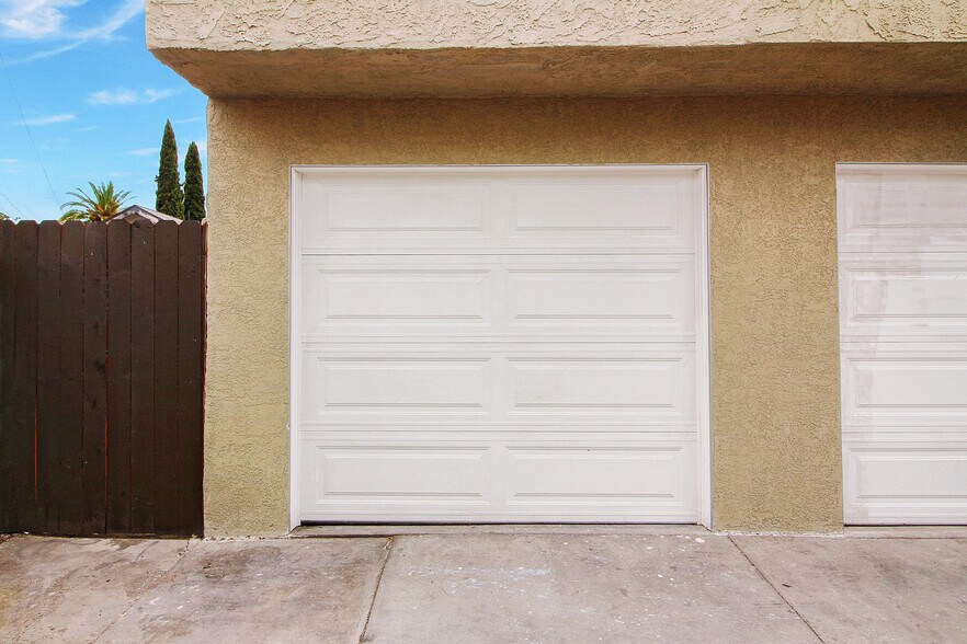 Private Garage - 1941 Olive Ave
