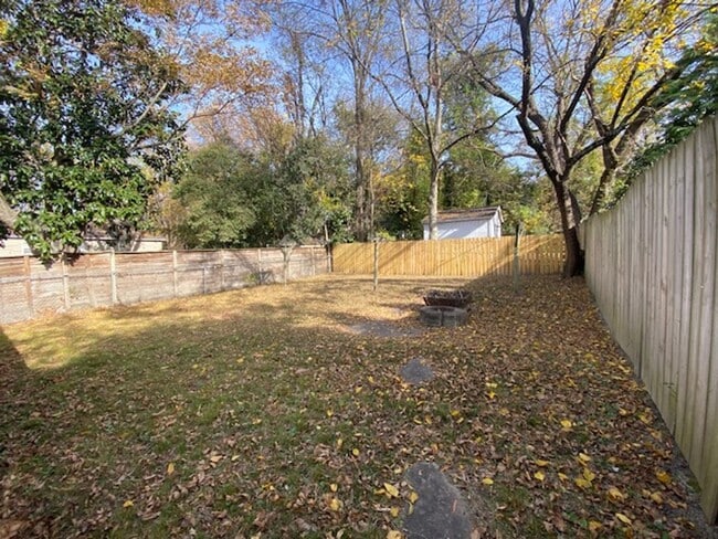 Building Photo - Villa Heights-Belmont Area 2 or 3 bed, 2 b...