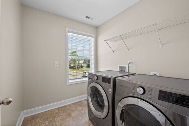 Building Photo - Gorgeous 3 Bed 2.5 Bath Home in Lexington Plantation
