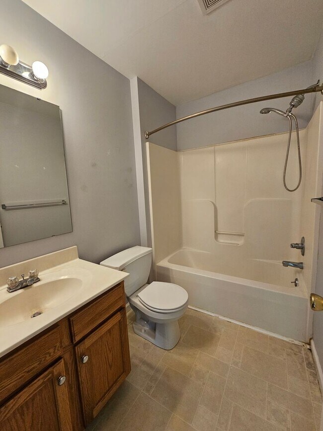 Building Photo - 505 Indian Rock Cir
