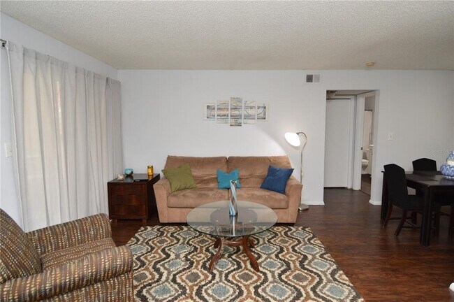 Building Photo - 8718 Mallard Reserve Dr