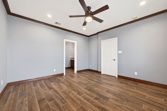 Building Photo - 2410 Engeling Rd