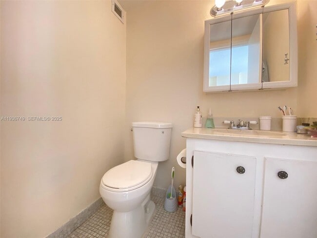 Building Photo - 16919 N Bay Rd