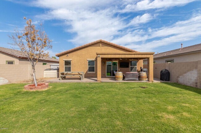 Building Photo - Gorgeous 3bed/2bath single level home in North Peoria!! Best Schools !!